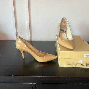Michael Kors Women's Nude Tan Pumps